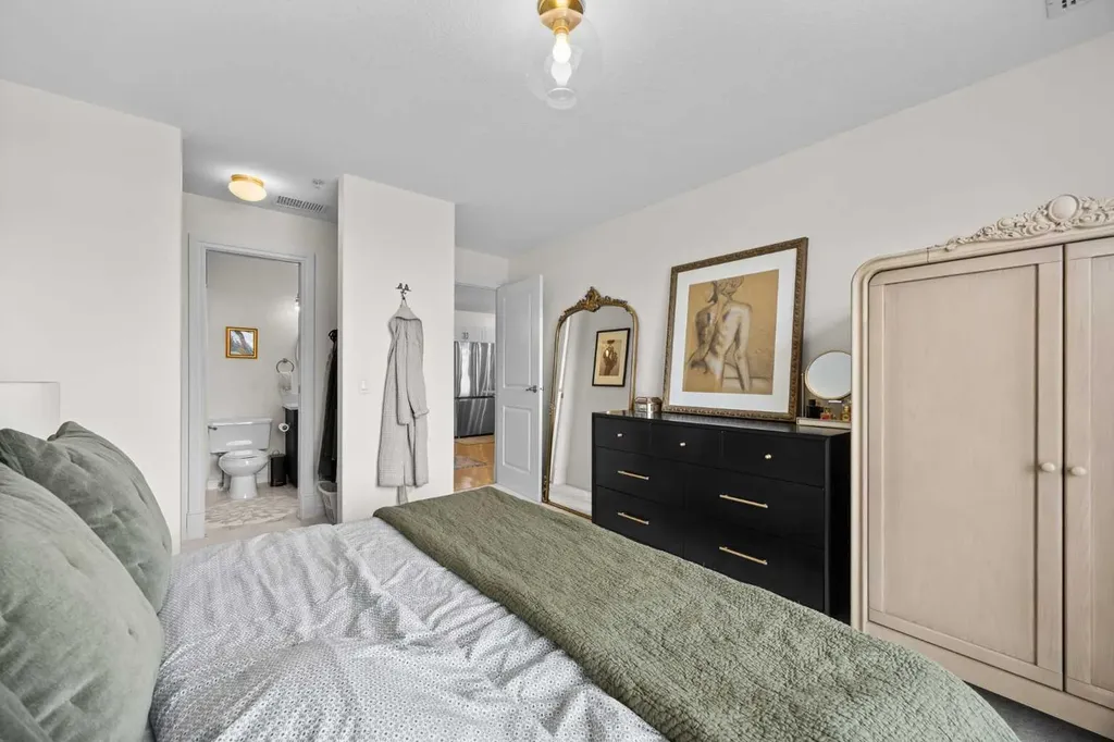 2121 98 Avenue SW Calgary AB T2V 4S6