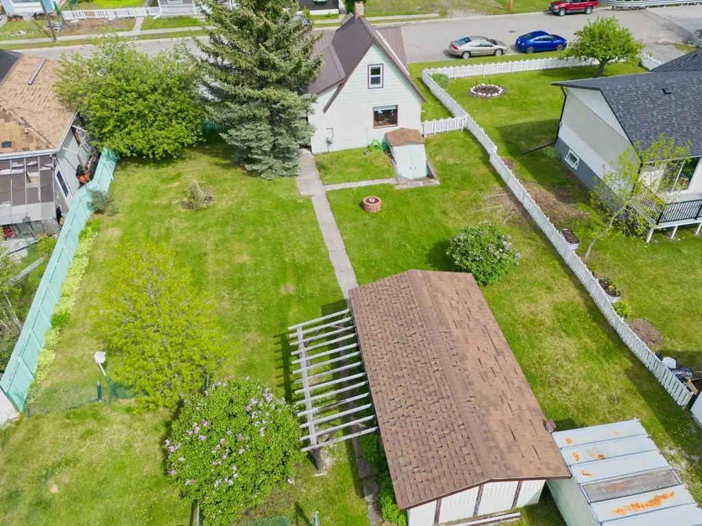 22830 6 Avenue Hillcrest AB T0K1C0