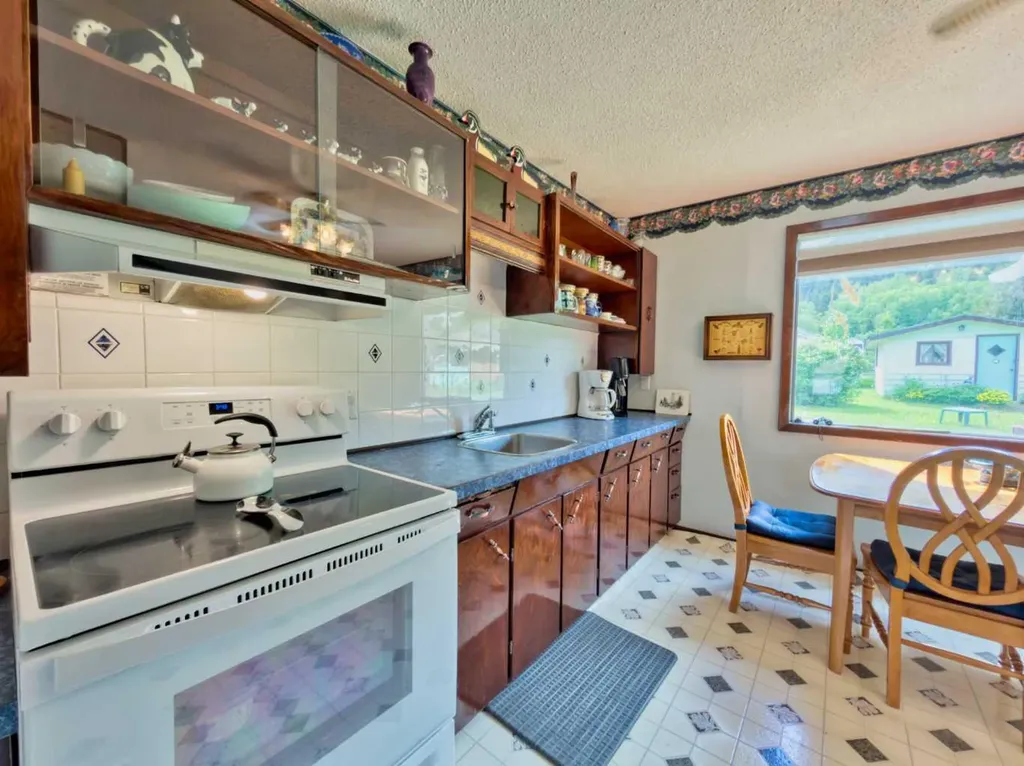 22830 6 Avenue Hillcrest AB T0K1C0