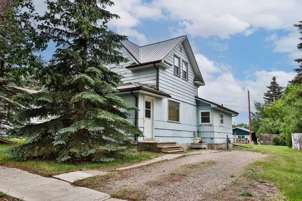 221 1 Street S Lomond AB T0L 1G0