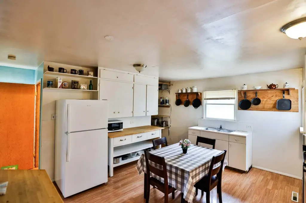 221 1 Street S Lomond AB T0L 1G0