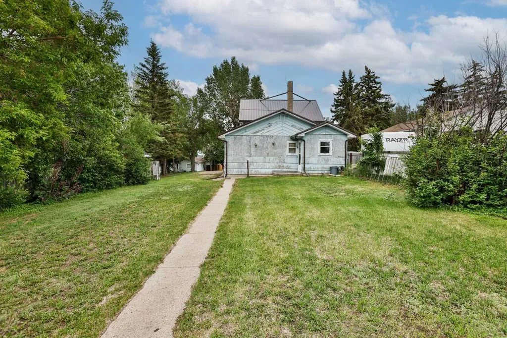 221 1 Street S Lomond AB T0L 1G0