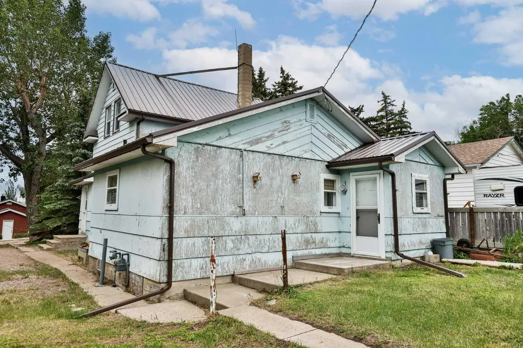 221 1 Street S Lomond AB T0L 1G0