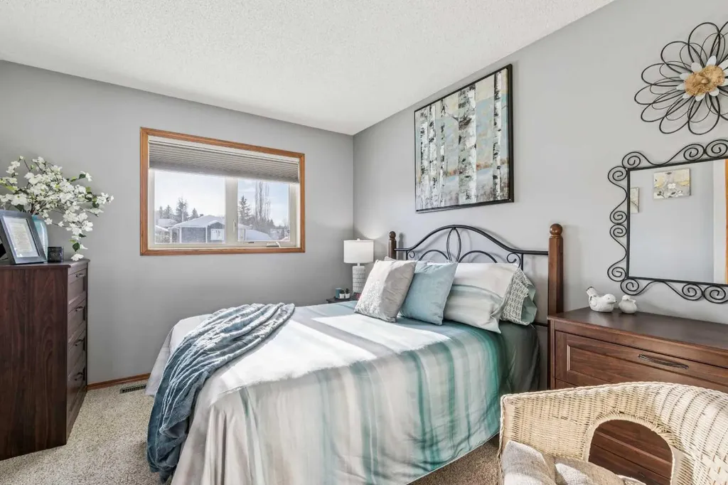 20 Macewan Ridge View NW Calgary AB T3K 3W2