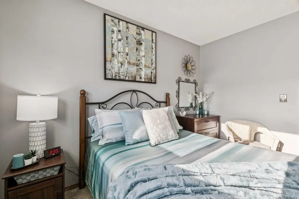 20 Macewan Ridge View NW Calgary AB T3K 3W2