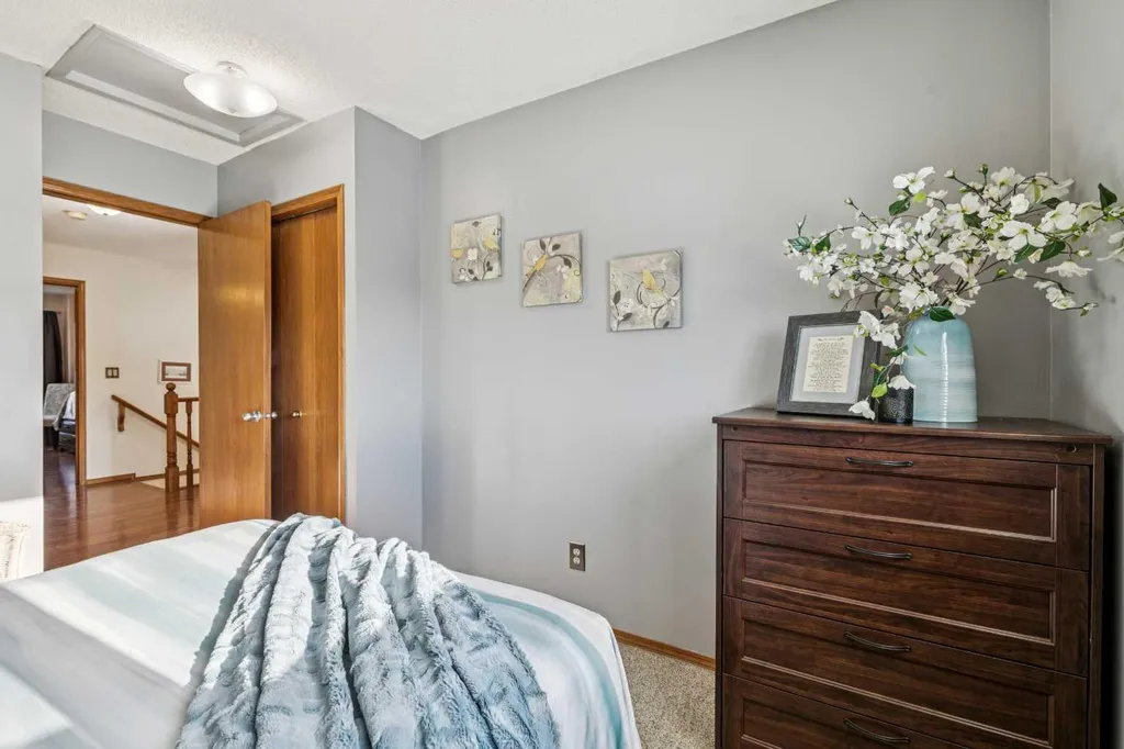 20 Macewan Ridge View NW Calgary AB T3K 3W2