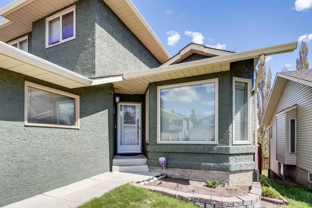 20 Macewan Ridge View NW Calgary AB T3K 3W2