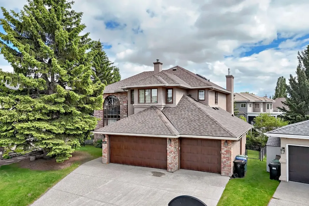 448 Mckenzie Lake Bay SE Calgary AB T2Z 2H4