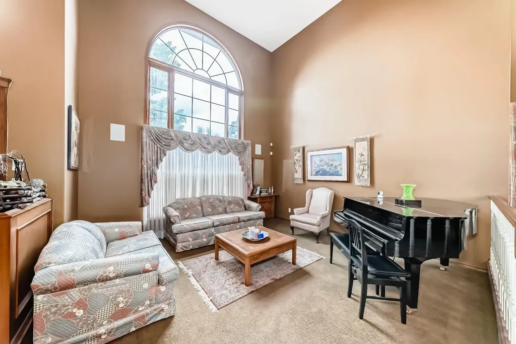 448 Mckenzie Lake Bay SE Calgary AB T2Z 2H4