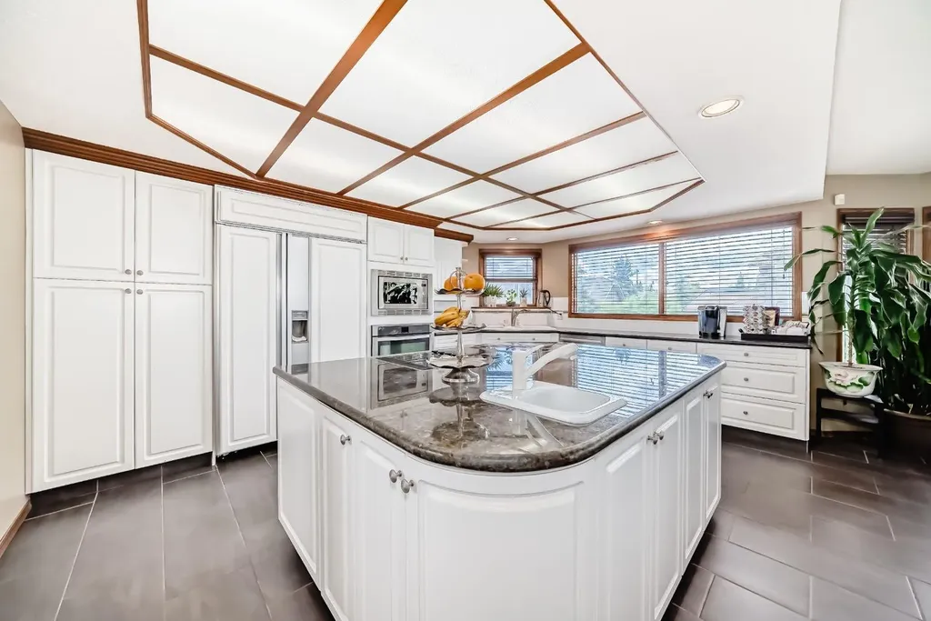 448 Mckenzie Lake Bay SE Calgary AB T2Z 2H4