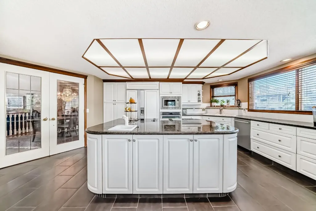 448 Mckenzie Lake Bay SE Calgary AB T2Z 2H4