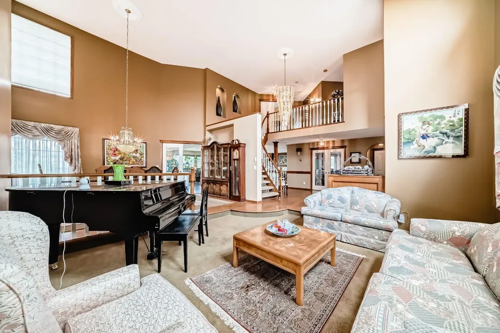 448 Mckenzie Lake Bay SE Calgary AB T2Z 2H4