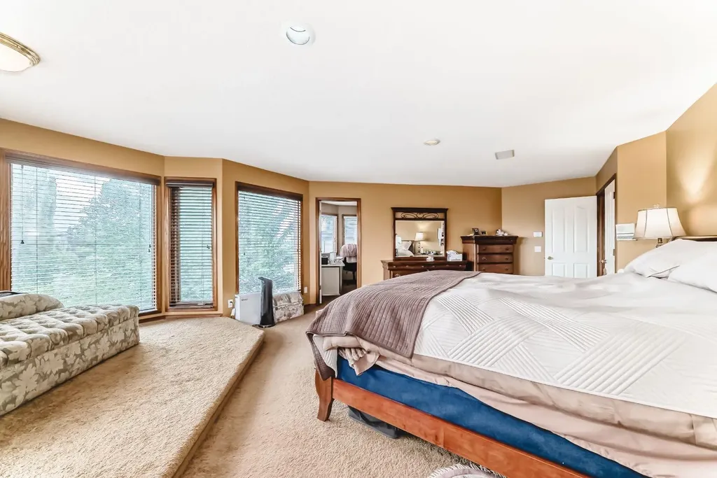 448 Mckenzie Lake Bay SE Calgary AB T2Z 2H4