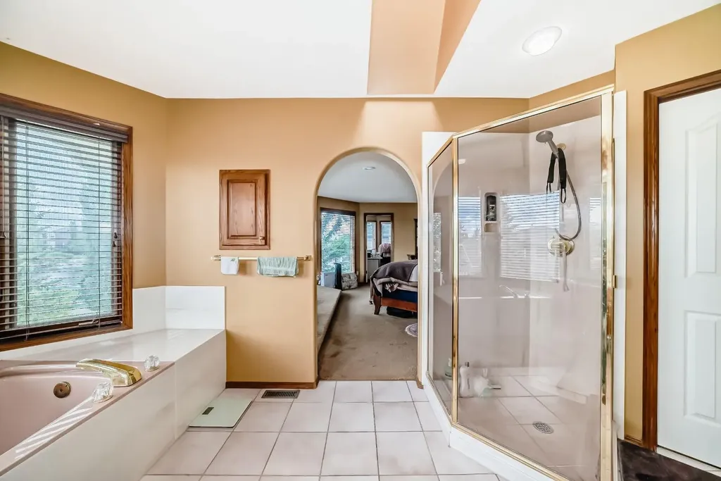 448 Mckenzie Lake Bay SE Calgary AB T2Z 2H4