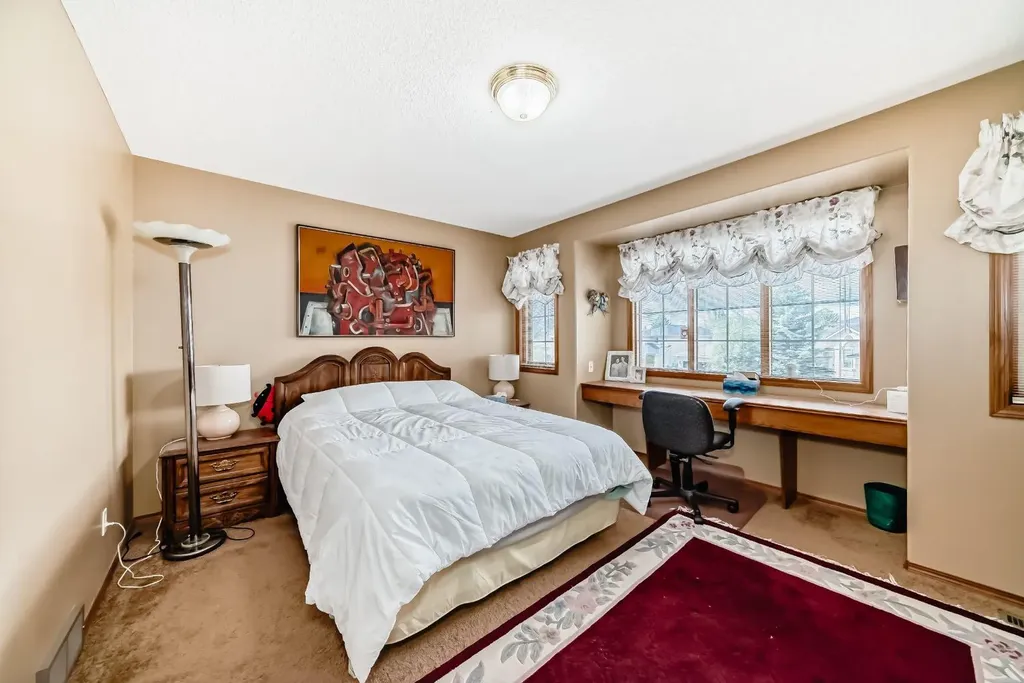 448 Mckenzie Lake Bay SE Calgary AB T2Z 2H4