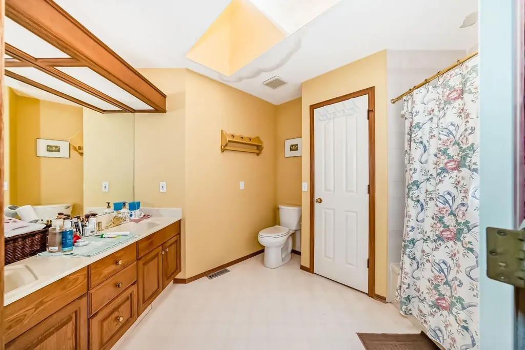 448 Mckenzie Lake Bay SE Calgary AB T2Z 2H4
