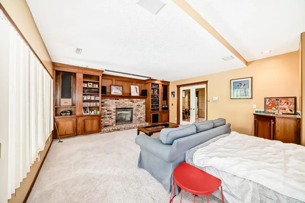 448 Mckenzie Lake Bay SE Calgary AB T2Z 2H4