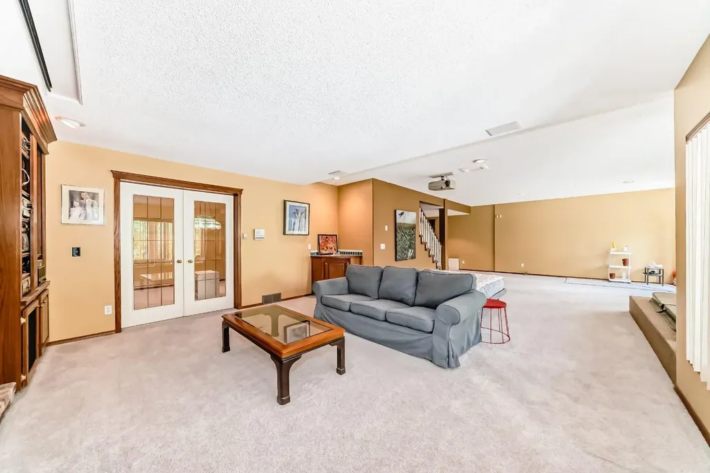 448 Mckenzie Lake Bay SE Calgary AB T2Z 2H4