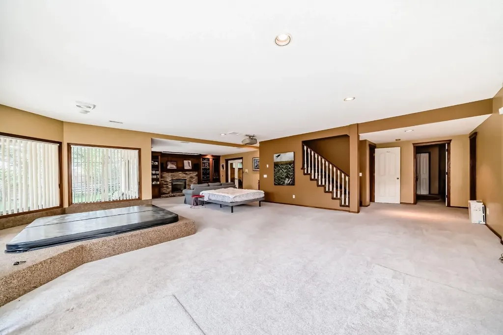 448 Mckenzie Lake Bay SE Calgary AB T2Z 2H4
