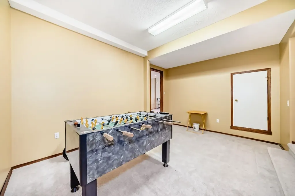 448 Mckenzie Lake Bay SE Calgary AB T2Z 2H4