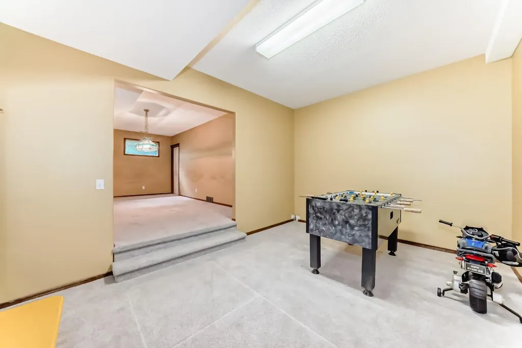 448 Mckenzie Lake Bay SE Calgary AB T2Z 2H4