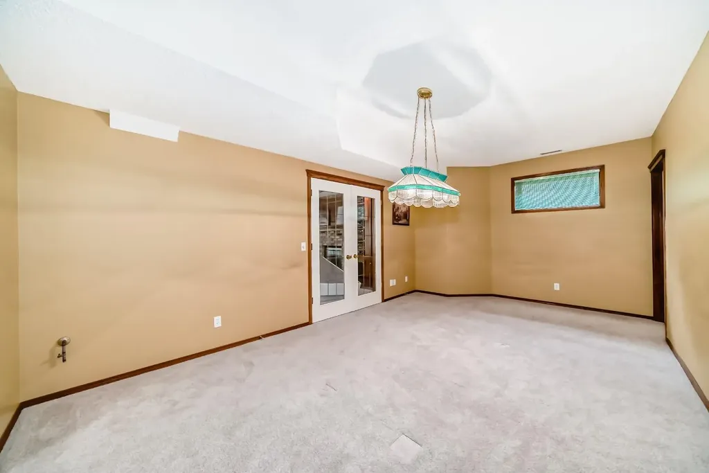 448 Mckenzie Lake Bay SE Calgary AB T2Z 2H4