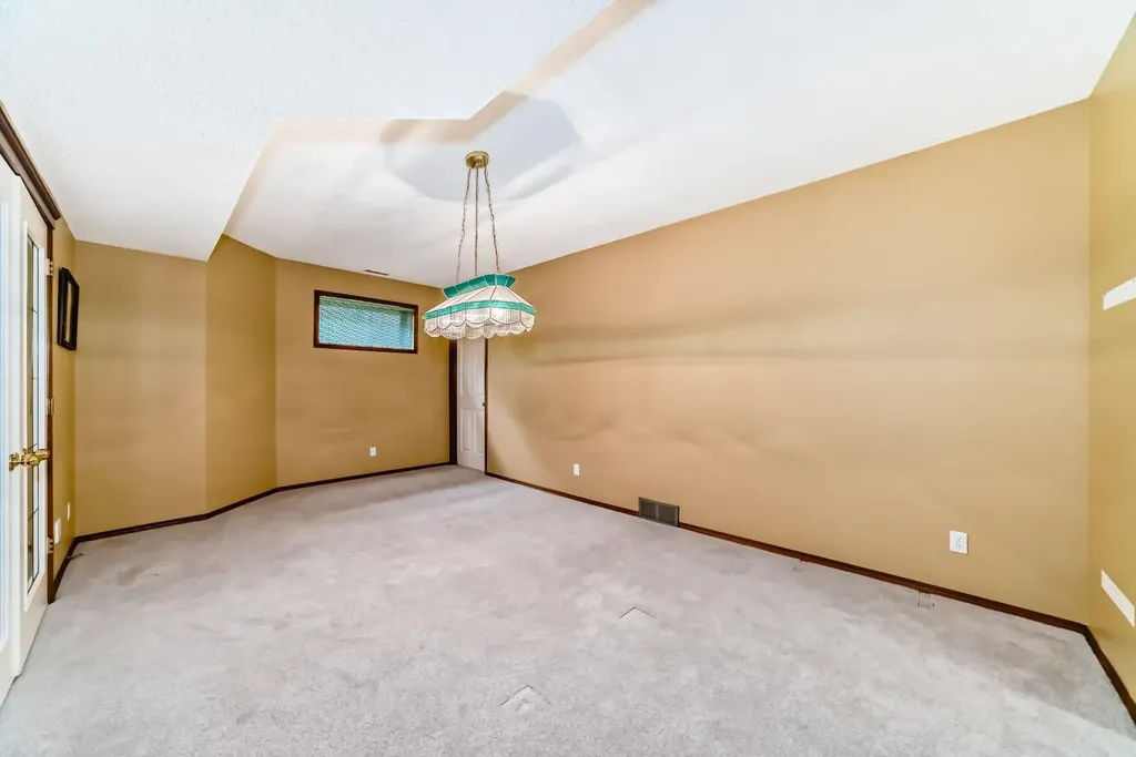 448 Mckenzie Lake Bay SE Calgary AB T2Z 2H4