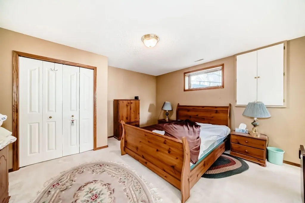 448 Mckenzie Lake Bay SE Calgary AB T2Z 2H4