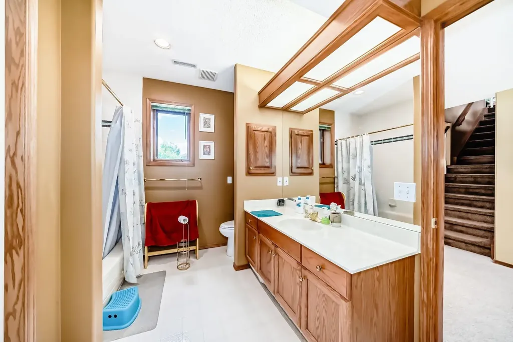 448 Mckenzie Lake Bay SE Calgary AB T2Z 2H4