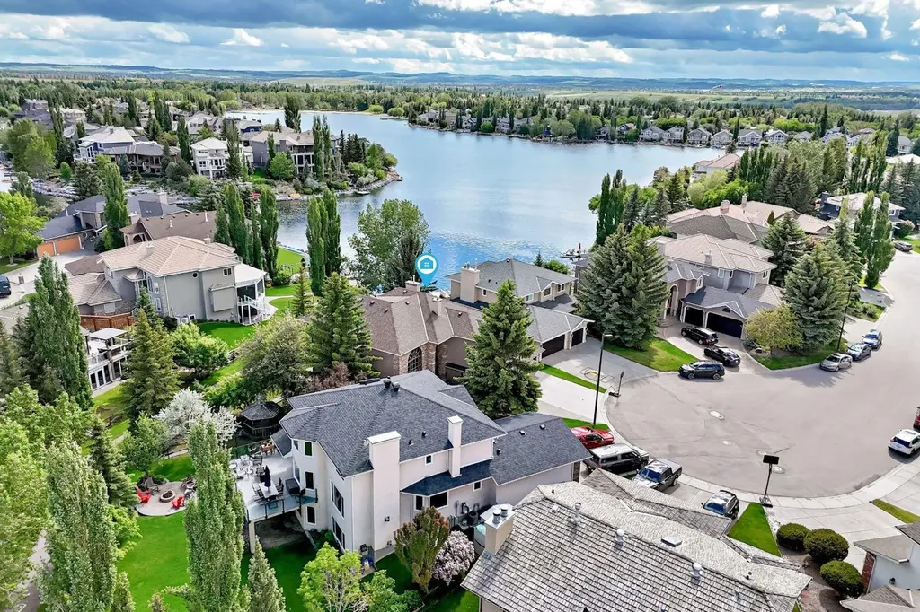 448 Mckenzie Lake Bay SE Calgary AB T2Z 2H4
