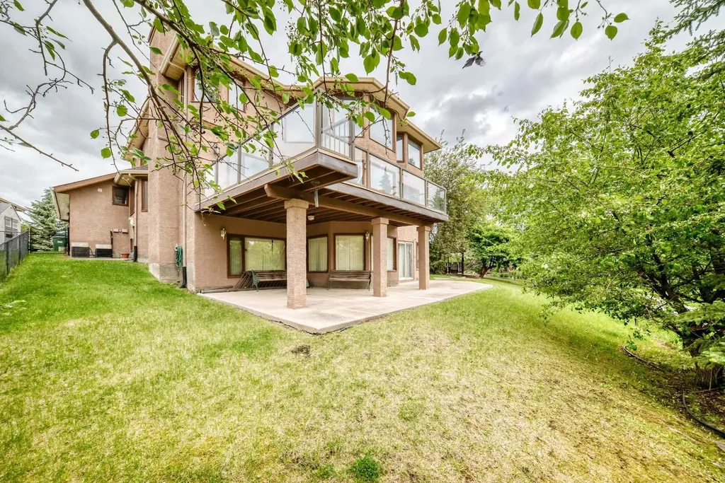 448 Mckenzie Lake Bay SE Calgary AB T2Z 2H4