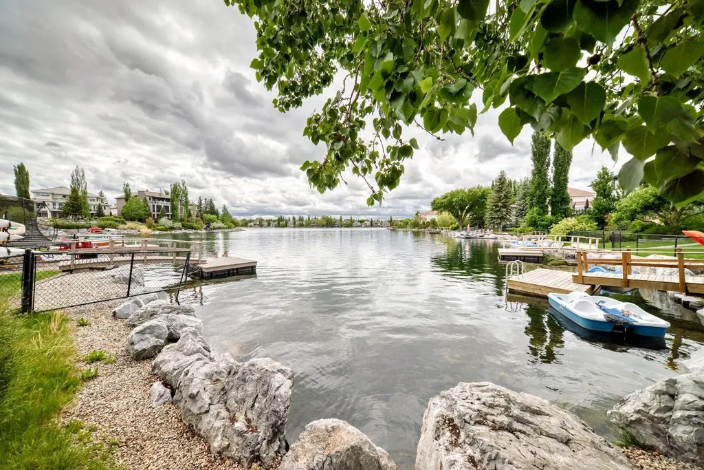 448 Mckenzie Lake Bay SE Calgary AB T2Z 2H4