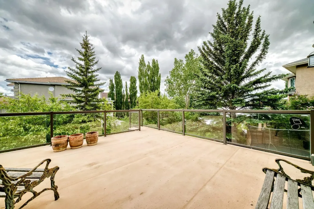 448 Mckenzie Lake Bay SE Calgary AB T2Z 2H4
