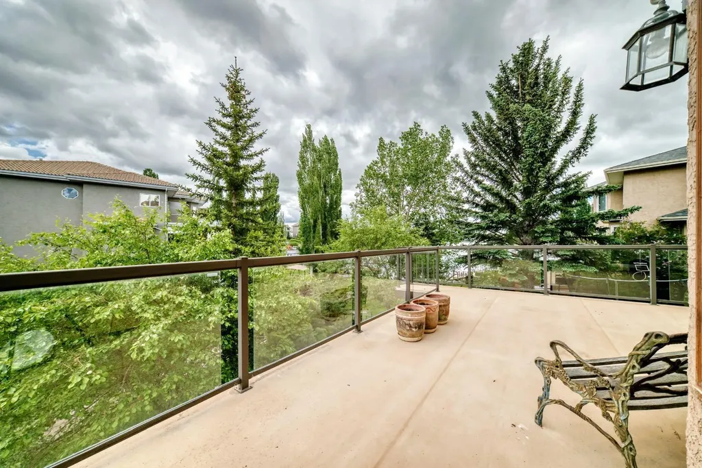 448 Mckenzie Lake Bay SE Calgary AB T2Z 2H4