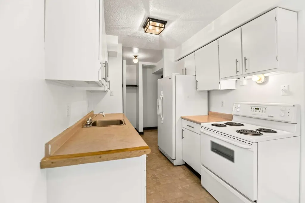 35 Nash Street Red Deer AB T4P 1X9