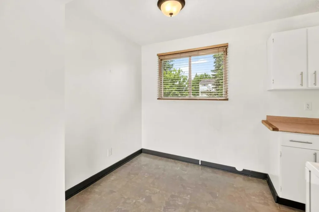35 Nash Street Red Deer AB T4P 1X9