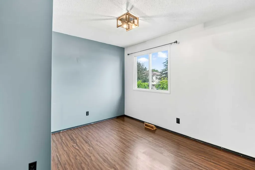 35 Nash Street Red Deer AB T4P 1X9
