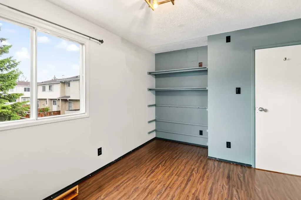 35 Nash Street Red Deer AB T4P 1X9