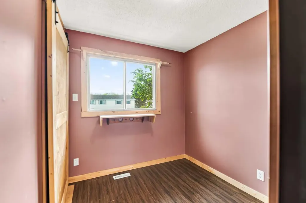 35 Nash Street Red Deer AB T4P 1X9