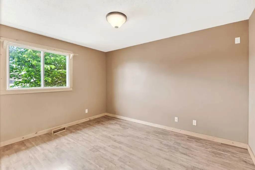 35 Nash Street Red Deer AB T4P 1X9