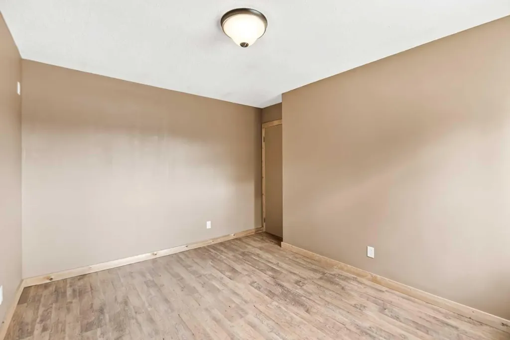 35 Nash Street Red Deer AB T4P 1X9