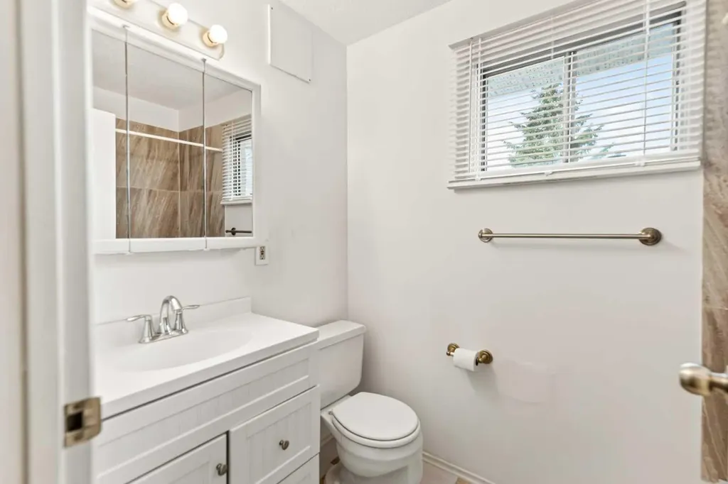35 Nash Street Red Deer AB T4P 1X9