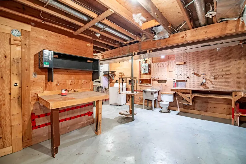 35 Nash Street Red Deer AB T4P 1X9