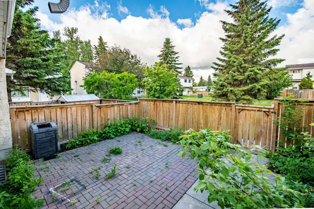 35 Nash Street Red Deer AB T4P 1X9