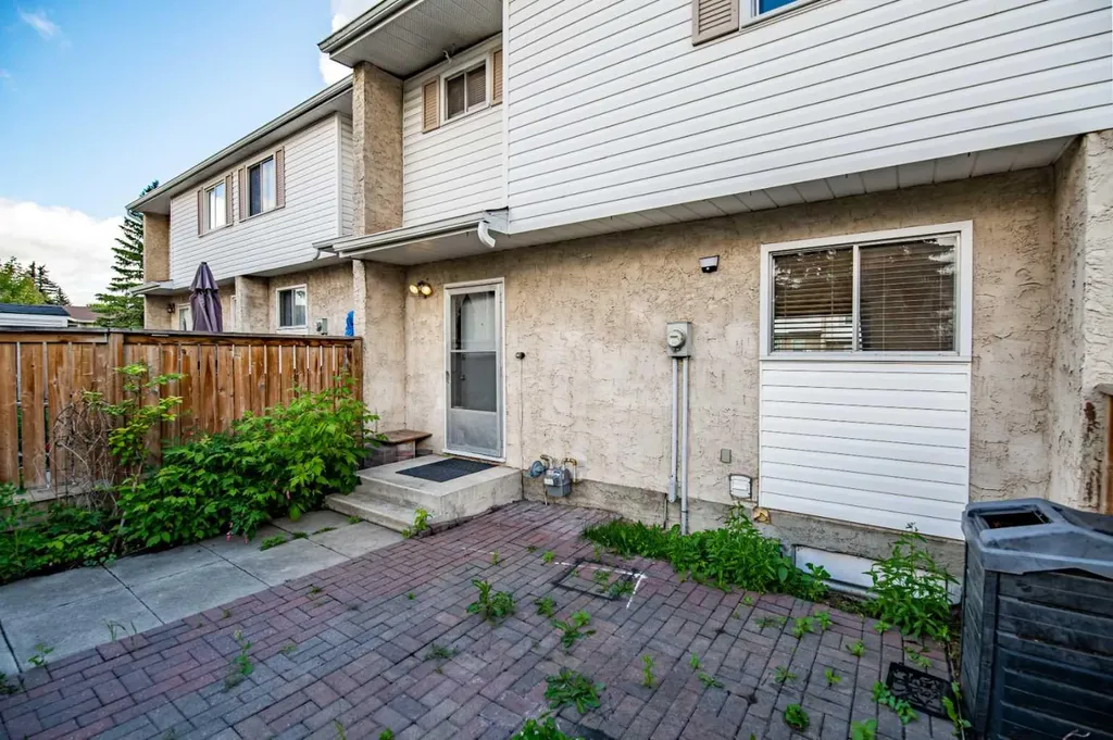 35 Nash Street Red Deer AB T4P 1X9