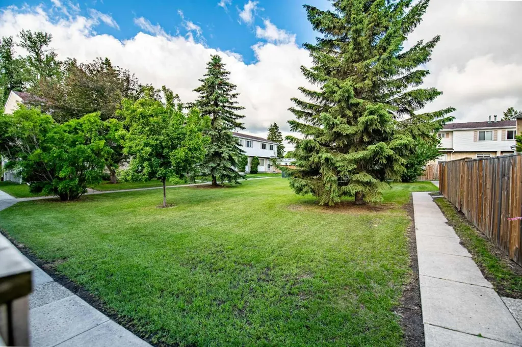 35 Nash Street Red Deer AB T4P 1X9