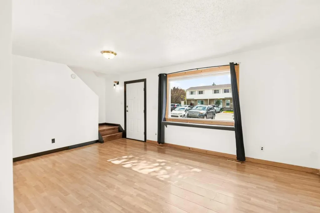 35 Nash Street Red Deer AB T4P 1X9