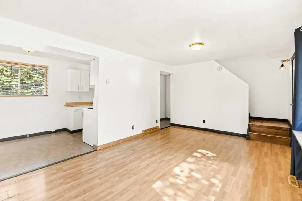 35 Nash Street Red Deer AB T4P 1X9