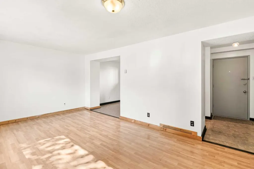 35 Nash Street Red Deer AB T4P 1X9