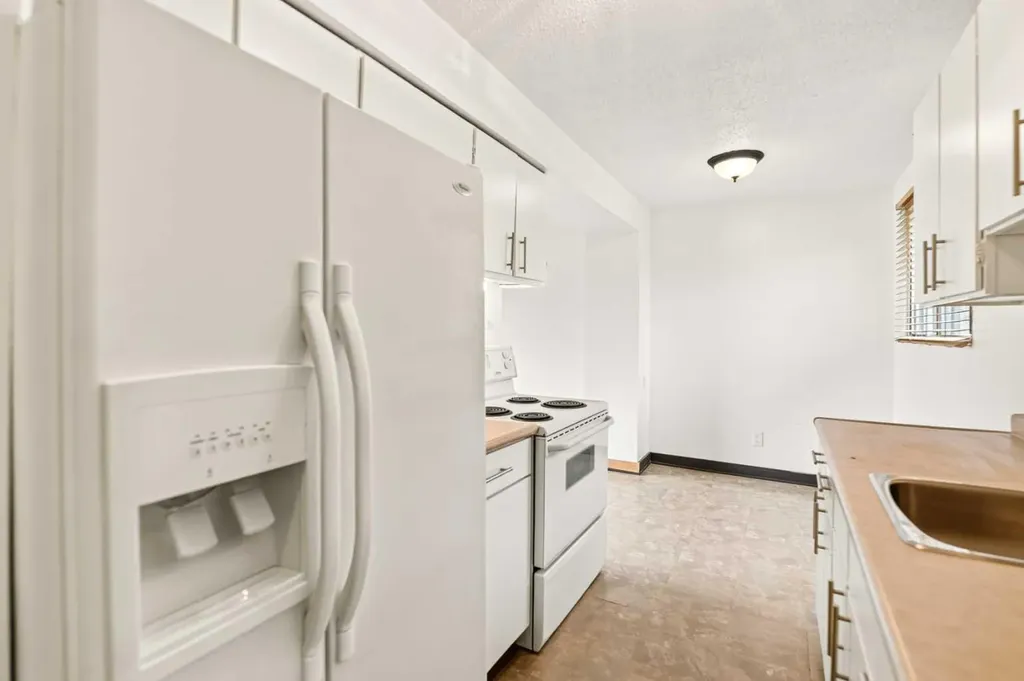 35 Nash Street Red Deer AB T4P 1X9